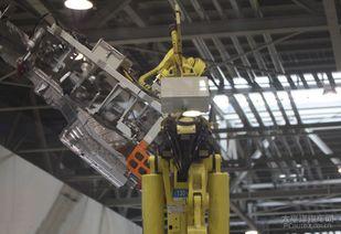 看机器上料是什么工作,自动化生产线上的关键一环