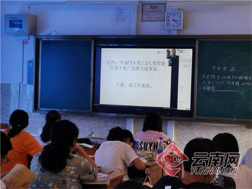 明星变身交警宣传普法,普法宣传助力交通安全