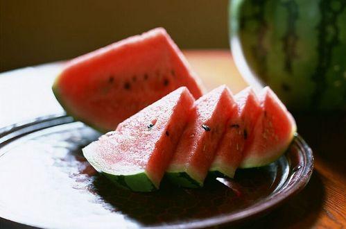 微山古茗吃瓜,探寻瓜果飘香中的茶文化韵味