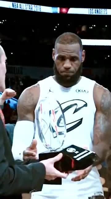 詹姆斯拿全明星奖杯,全明星奖杯荣耀加身